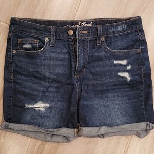Universal Thread Mid Rise Boyfriend Short Size 8